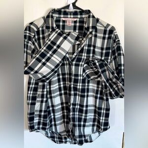 (S) VS Black and White Plaid Button-Up sleep top
